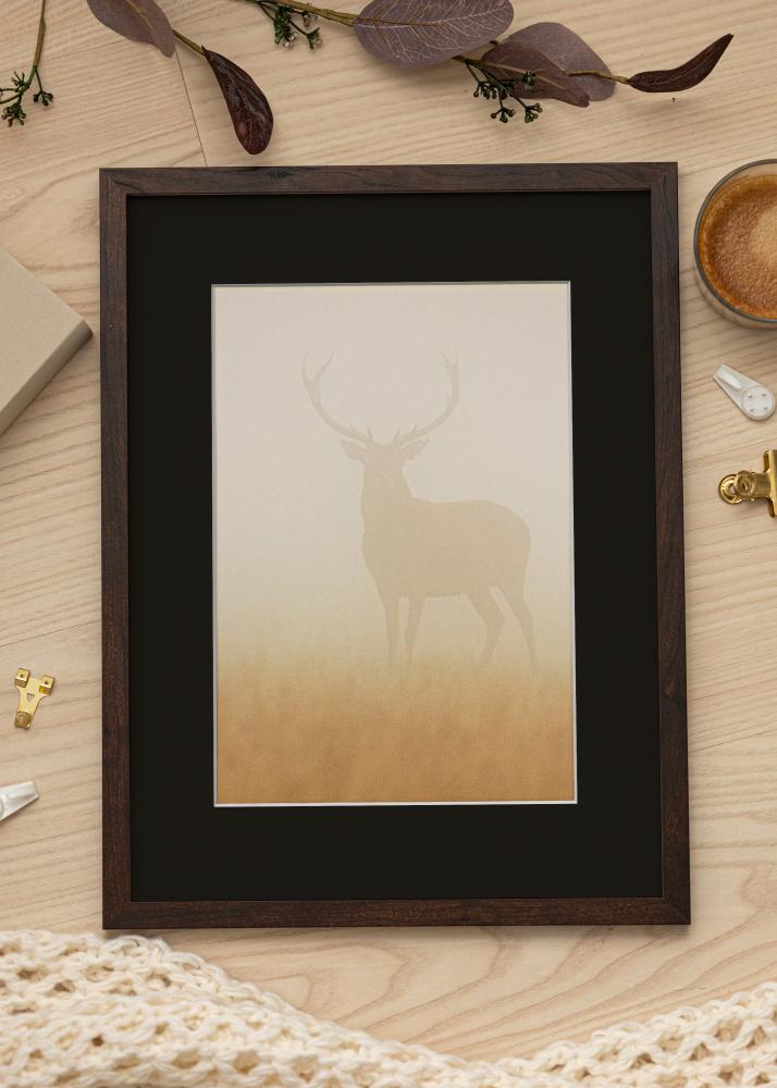 Ram med passepartou Fotolijst Trendy Walnoot 45x60 cm - Passe-partout Zwart 30x45 cm